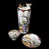 Ancien service à saké tasses sifflantes en porcelaine décor relief japonais - Photo 1