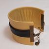 Bracelet large cuir doré avec bande noire centrale - Photo 1