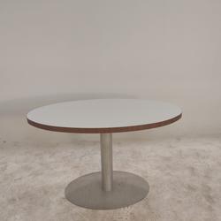 Table ovale blanche - Photo entière
