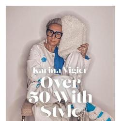 Over 50 with style. Egérie qui rit, muse qui s'amuse - Photo zoomée