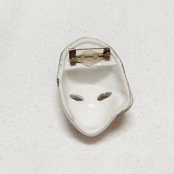 Broche- tête de pierrot - masque - céramique émaillée - doré- blanc - noir - Photo 1