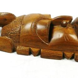 Grand masque africain en bois sculpté de décoration - Photo 0