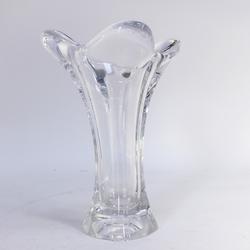 Petit vase en verre moulé - Photo zoomée