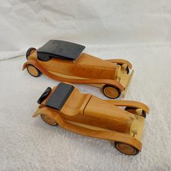 2 voitures en bois verni - Photo 0