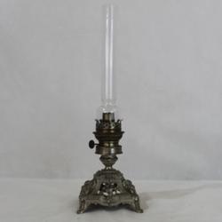 Ancienne lampe à huile- style Louis 15 - en métal. Motif fleurs  - Photo 0