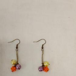 Boucles d'oreilles avec perles nacrées et fleurs recyclées  - Photo 0