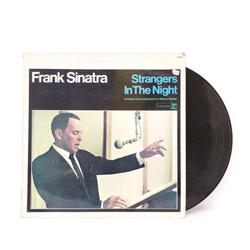 Album FRANK SINATRA " strangers in the night" 1966 en vinyle 33tours  - Photo 1