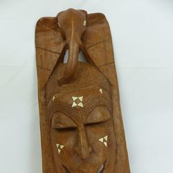 Masque africain en bois "sculpté"  - Photo zoomée