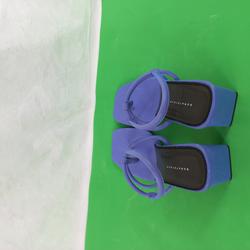 Chaussure sandales marque DORATEYMUR matière en cuir d'agneau couleur violet pointure 37 à talon haut style véritable  - Photo 1