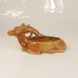 Biche en céramique en forme d'un cerf - Photo 0