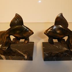Paires de serre livre en régule et en marbre en forme de poisson  - Photo 0