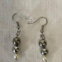 Boucles d'oreilles, pendants, en perles recyclées  - Photo 1