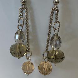 Boucles d'oreilles en chaines et perles recyclées - Photo 0