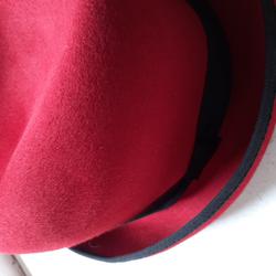 Chapeau rond rouge  - Photo 1