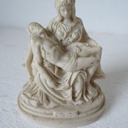 Statue de la Pieta en résine blanche - Photo 1
