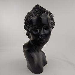Grand buste de jeune femme, en terre cuite patinée noir - Photo 1