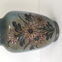 Vase en céramique de Vallauris signé atelier Natoli Décoré fleurs et feuillages en léger relief - Photo 1