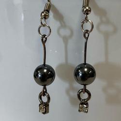 Boucles d'oreilles, pendants, en perles et breloques recyclées  - Photo 0