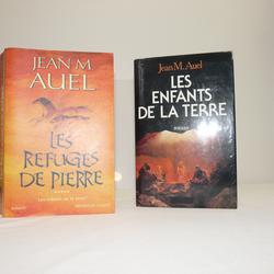 Lot de deux livres de Jean M. Auel - "Les refuges de pierre" et "Les enfants de la terre".  - Photo 0