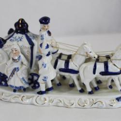Figurine en porcelaine, chevaux calèche .  - Photo 1