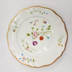 Assiette décorative classique décor fleuri sur porcelaine écrue Signé AC  - Photo 0