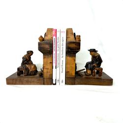 Paire serre livres en bois décor personnage devant une cheminée - Photo 0
