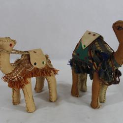 Lot de 2 figurines de chameau en cuir faites à la main Fabriquées en Égypte  - Photo zoomée