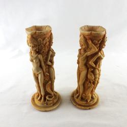 vase Italie sculpté en résine trois déesses et ses animaux  - Photo 0