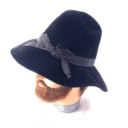 Chapeau noir en velours avec un noeud sur le coté- Flechet Velsoy - Photo 0