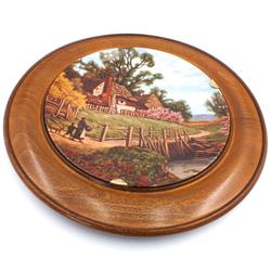 Assiette décorative motif paysage dans support mural bois - Photo 1
