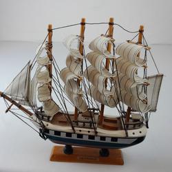 Maquette en bateau miniature  - Photo 0