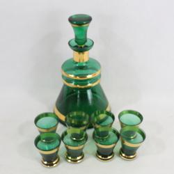 Carafe de vintage en verre rayé vert et or avec huit verres à liqueur - Photo 1