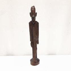 statuette africaine sculptée en bois marron foncé  - Photo 0