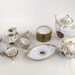 Service à café en porcelaine fine : Plat oval avec Cafetière et sucrier, 12 tasses, 11 soucoupes - Photo 0