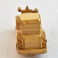 Voiture miniature en bois verni - Photo 1