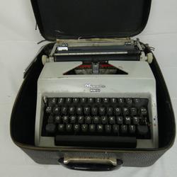 Ancien Machine à Ecrire-Olympia-Vintage - Photo 0