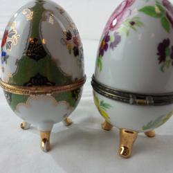 Deux œufs en porcelaine  - Photo 1