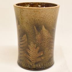 Petit vase en grès vernissé décor feuilles et fougères - Photo 0