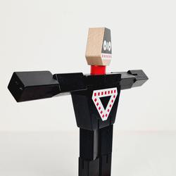 Robot articulé en bois - TUVRheinland. - Photo 1