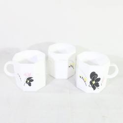 Trio de Tasses à motif floral en arcopal  - Photo 0