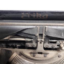 Machine à écrire Erika années 30 à réviser et nettoyer - Photo 1