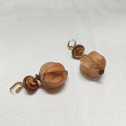 Boucles d'oreilles- vintage - bois travaillé et métal doré - Photo 0
