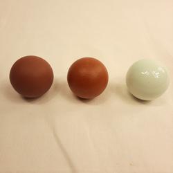 3 boules déco branchée en céramique 2 brun mat 1 blanc brillant état neuf - Photo 0
