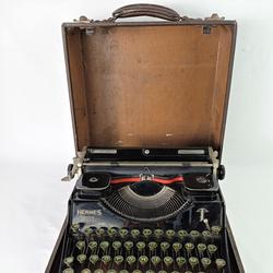 Ancienne machine à écrire Hermes 2000 - Photo 0