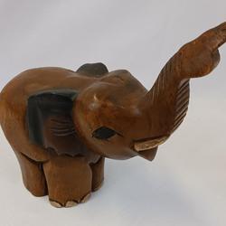Eléphant sculpté en bois  - Photo zoomée