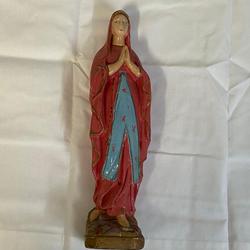 Statue Rétro Style Religieux Notre Dame de Lourdes Peinte Rouge - Photo 0