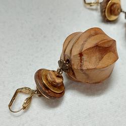 Boucles d'oreilles- vintage - bois travaillé et métal doré - Photo 1