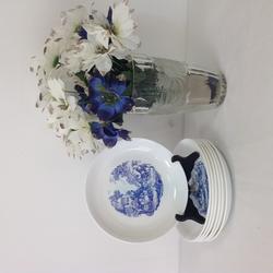 Service de 7 assiettes Opaline blanches et bleues - Photo 0