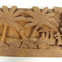 Bas relief artisanal en bois - Palmiers et tuktuk - Photo 1