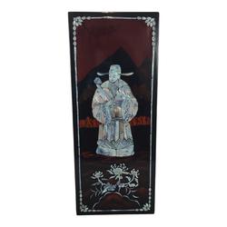 Panneau mural chinois en bois laqué noir et marron avec incrustations de nacre gravée - paysage et personnage en habit traditionnel (4/4)  - Photo 0